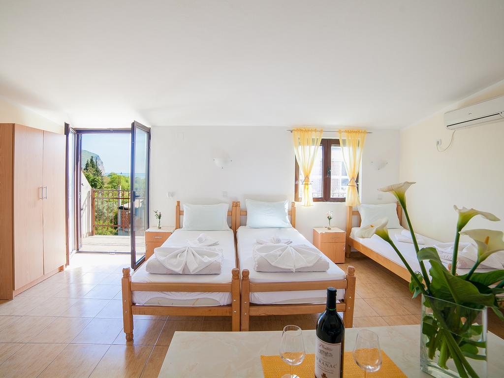 Apartments Viktorija Petrovac Room photo