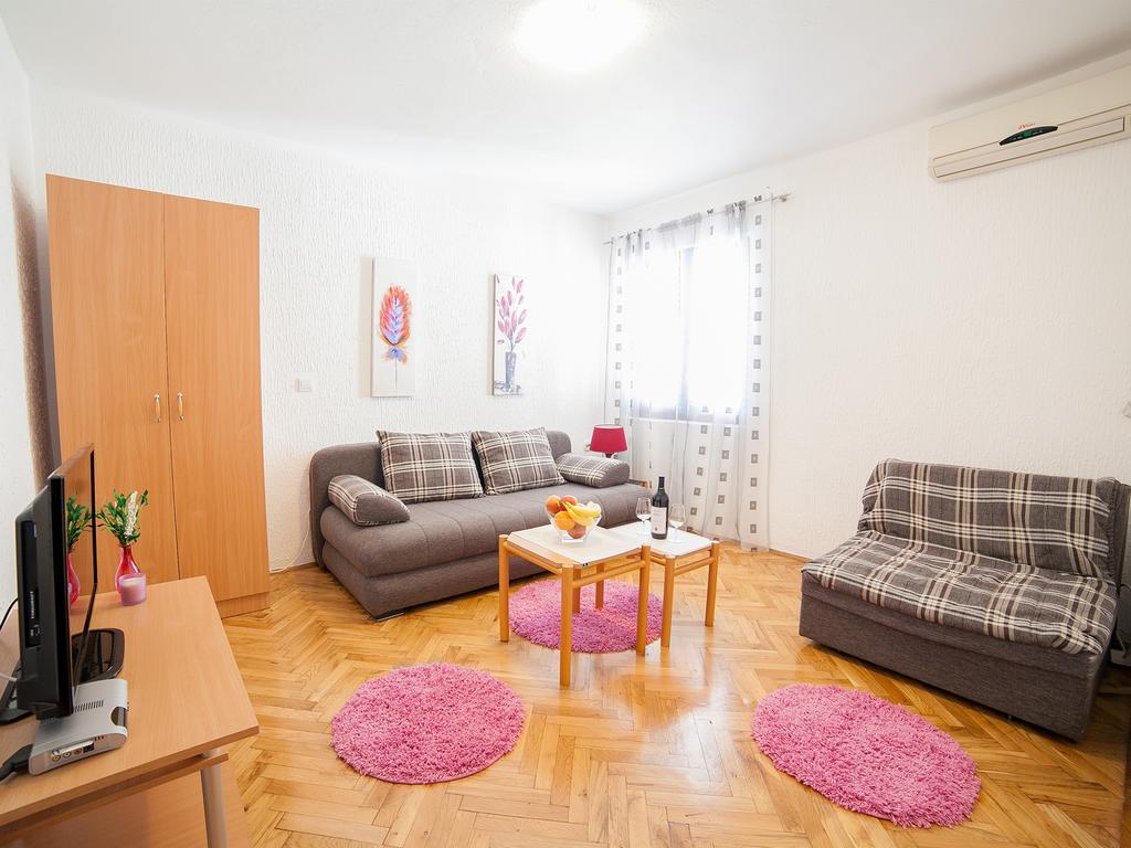 Apartments Viktorija Petrovac Room photo